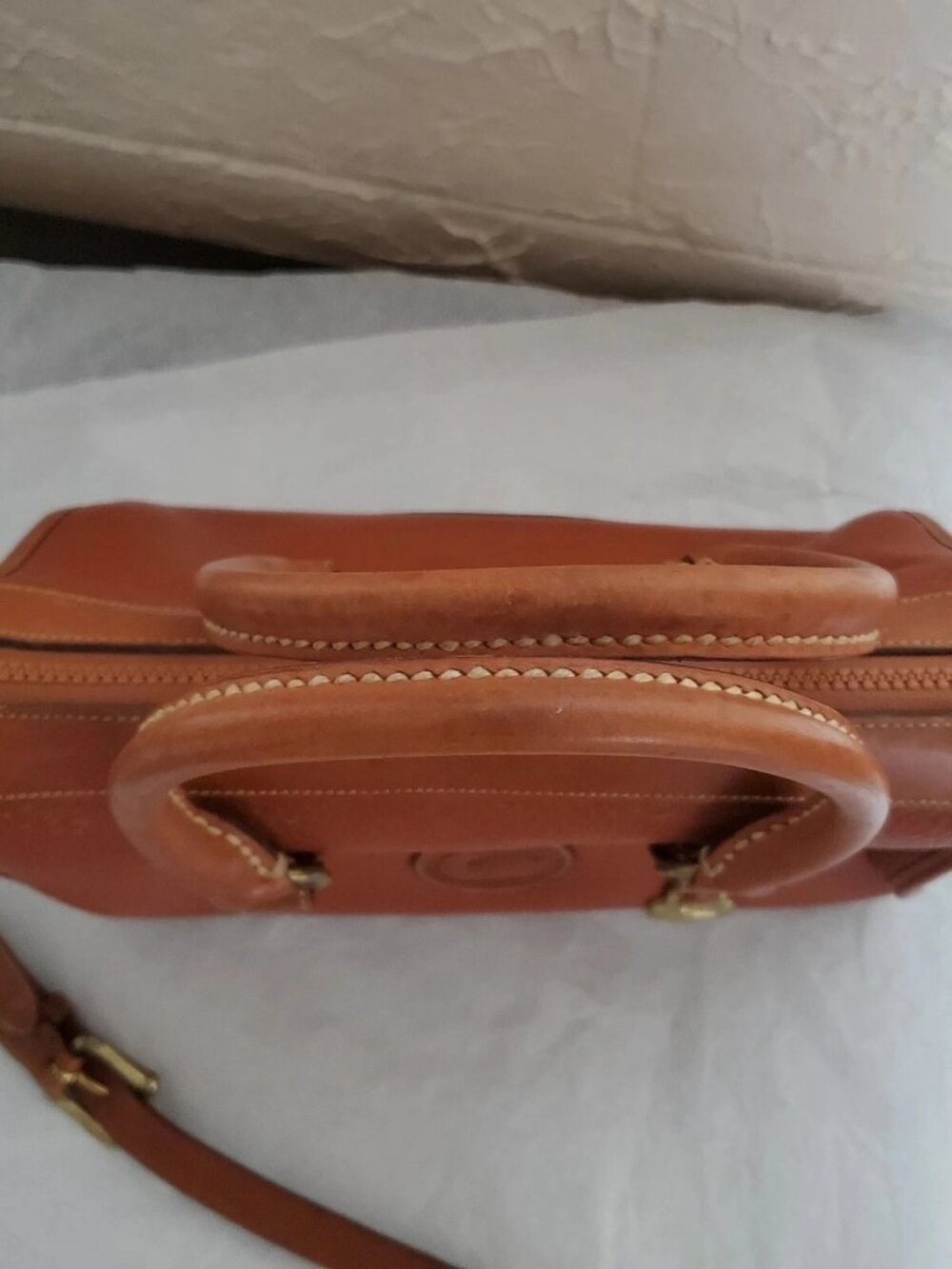 Dooney And Bourke Pebbled Leather Peanut Color Crossbody Handbag - Picture 4 of 10